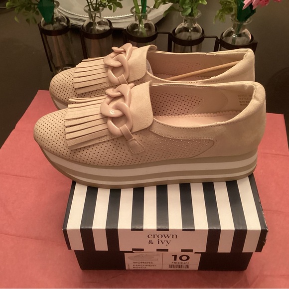 Crown & Ivy Cream Flats with Decorative Fringe - Picture 3 of 6